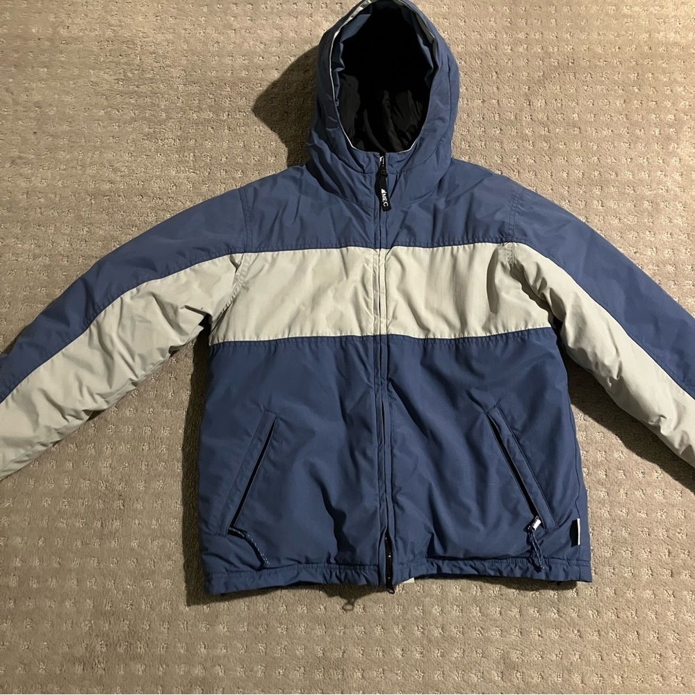 MEC youth blue / cream zip up winter jacket.  Made in Canada. EUC!